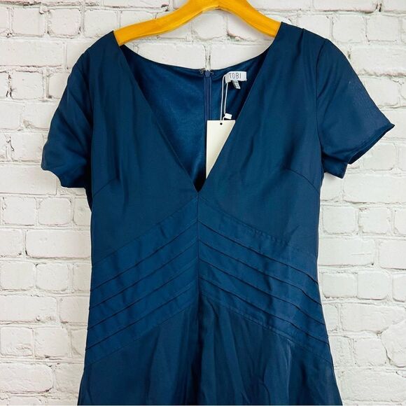 NEW with Tags Tobi Navy Plunge V-Neck Short Sleeve Mini Skater Dress - Picture 4 of 13